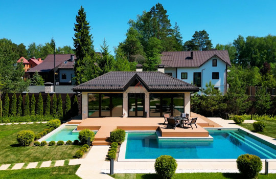 беседка с бассейном